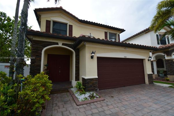 Attached, Exterior, Facade, Mediterranean