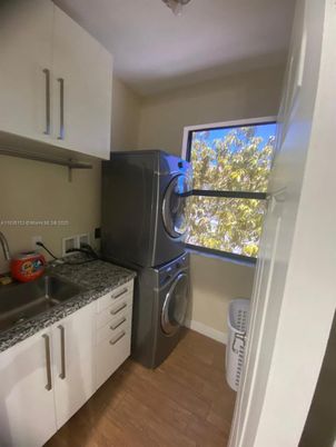 Interior, Washer, Wood Texture Flooring