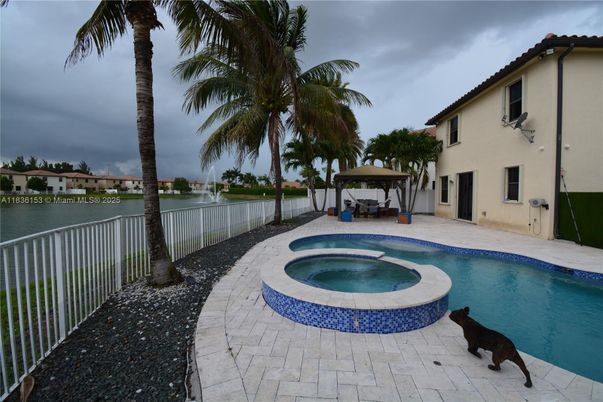 Exterior, Pool, Water