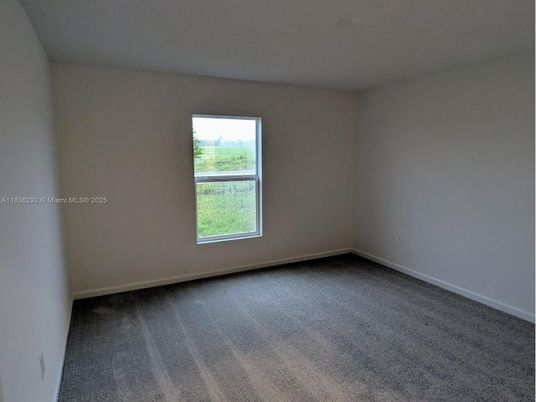 Empty room, Interior