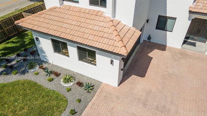 Exterior, Drone