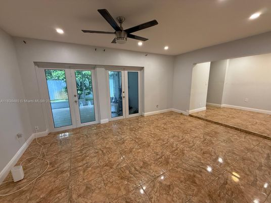 Empty room, Interior, Recessed Lighting