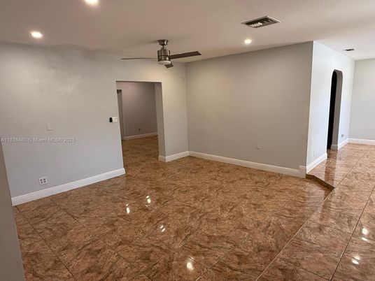Empty room, Interior, Recessed Lighting