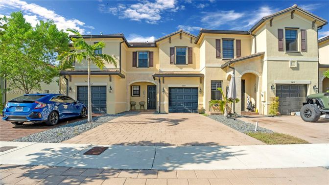 Attached, Exterior, Facade, Mediterranean