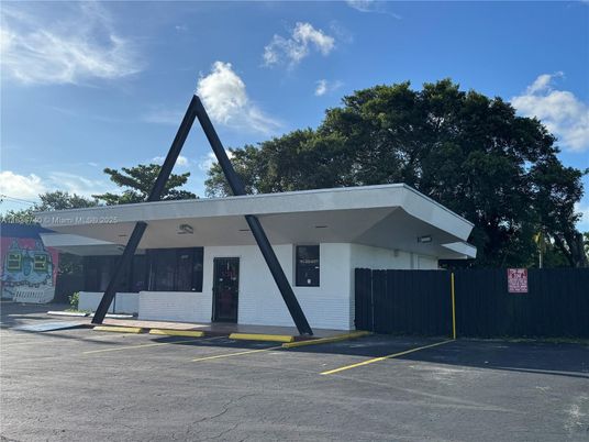 Exterior, Facade, None