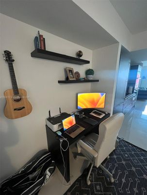 Home Office, Interior