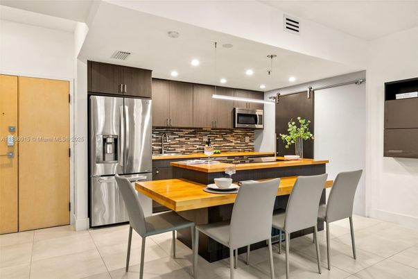 Dining room, Interior, Kitchen, Pendant Lights, Recessed Lighting, Stainless Steel Appliances