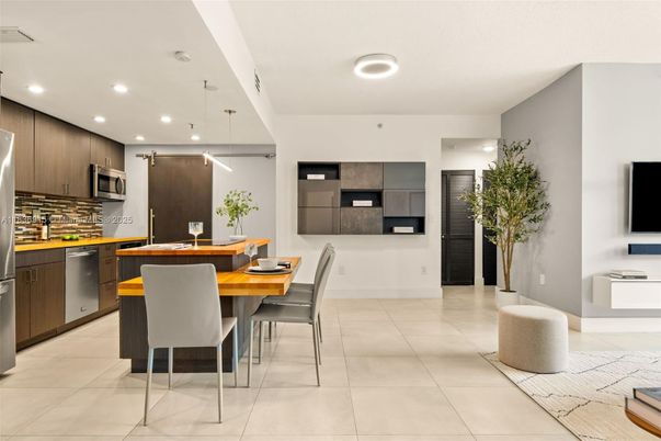 Dining room, Interior, Kitchen, Pendant Lights, Recessed Lighting, Stainless Steel Appliances