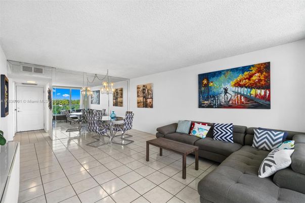 Chandelier, Dining room, Interior, Living room