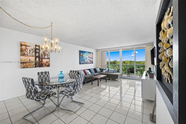 Chandelier, Dining room, Interior, Living room
