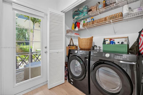 Interior, Utility Closets, Washer, Wood Texture Flooring