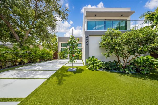 Backyard, Exterior, Facade, Modern