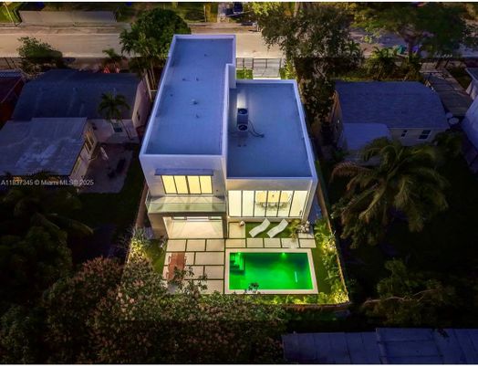 Backyard, Exterior, Facade, Modern