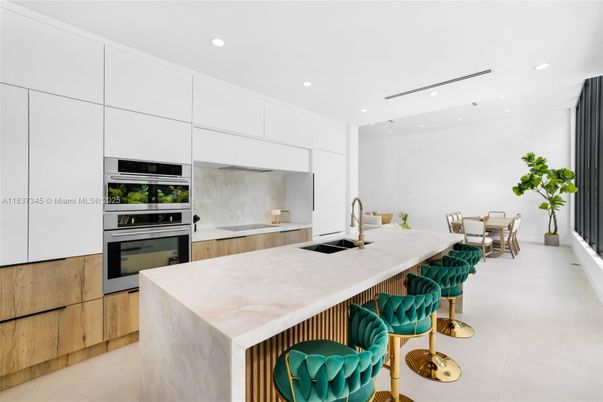 Dining room, Interior, Kitchen, Recessed Lighting, Stainless Steel Appliances