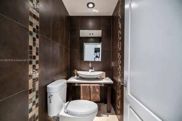 Bathroom, Interior, Recessed Lighting