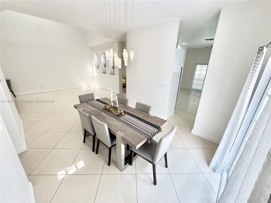 Dining room, Interior, Pendant Lights, Recessed Lighting