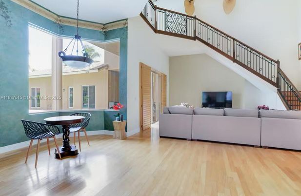 Interior, Living room, Pendant Lights, Wood Texture Flooring