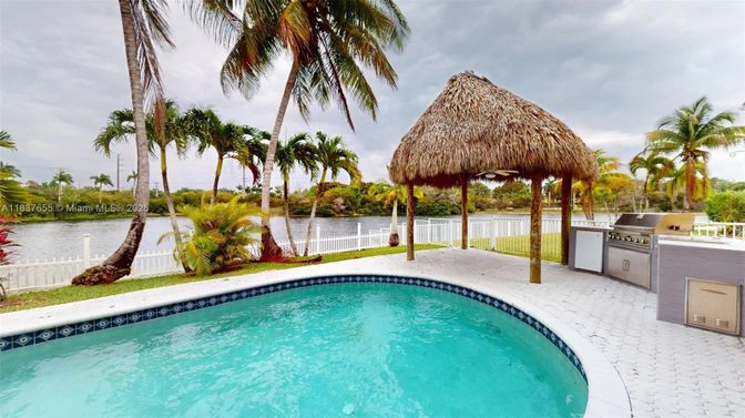 Exterior, Pool, Water