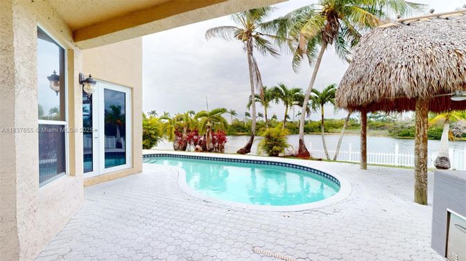 Exterior, Pool, Water