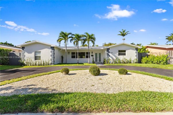 Backyard, Exterior, Facade, Ranch