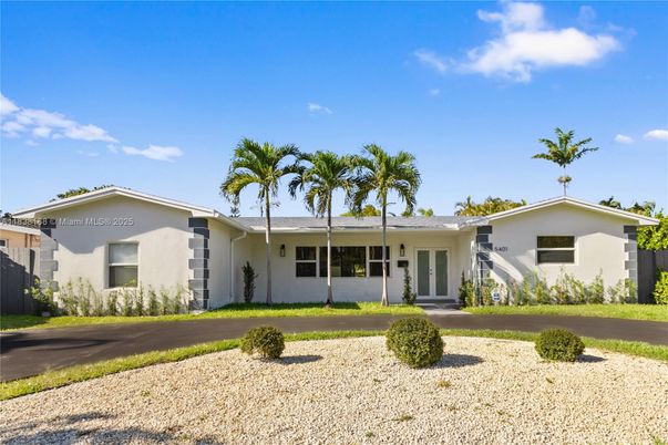 Exterior, Facade, Ranch