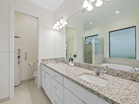 Bathroom, Dual Sink Vanities, Interior, Recessed Lighting