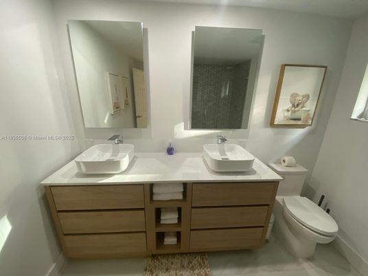 Bathroom, Dual Sink Vanities, Interior