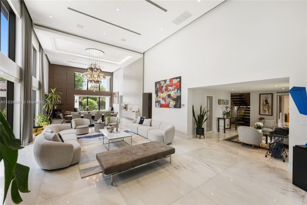 Chandelier, Dining room, Interior, Living room, Marble, Recessed Lighting