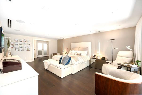 Bedroom, Interior, Living room, Recessed Lighting, Wood Texture Flooring