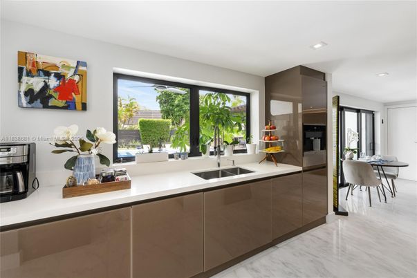 Dining room, Interior, Kitchen, Marble, Recessed Lighting