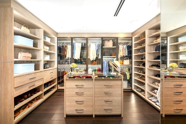 Interior, Walk-in Closets, Wood Texture Flooring