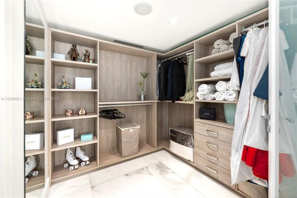 Interior, Recessed Lighting, Walk-in Closets