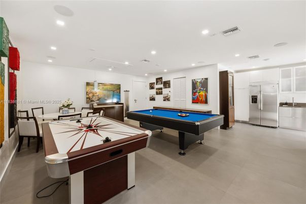 Billiard Table, Game Room, Interior, Recessed Lighting