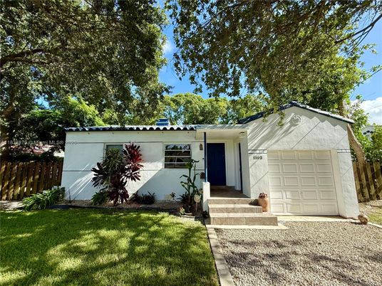 Attached, Exterior, Facade, Ranch