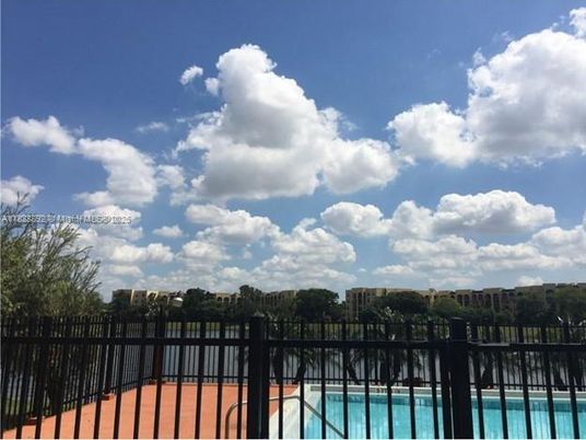 Exterior, Pool, Other
