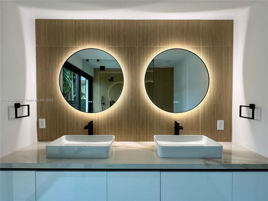 Bathroom, Dual Sink Vanities, Interior