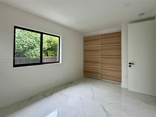 Empty room, Interior, Marble, Recessed Lighting