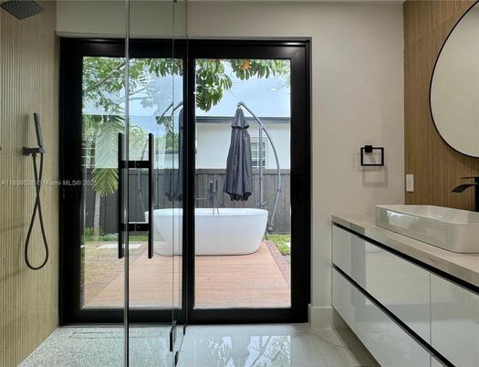 Bathroom, Free Standing Baths, Interior, Marble, Water