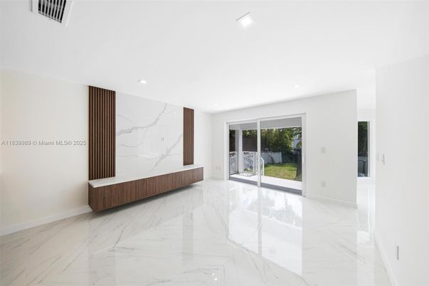 Empty room, Interior, Marble, Marble Walls, Recessed Lighting