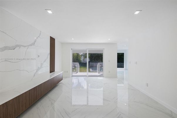 Empty room, Interior, Marble, Marble Walls, Recessed Lighting