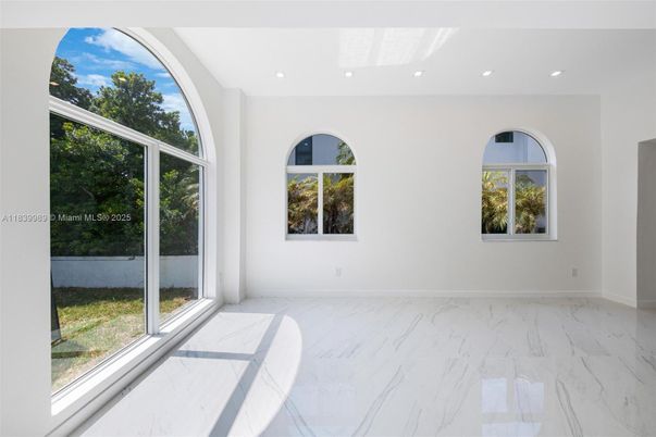 Empty room, Interior, Marble, Recessed Lighting