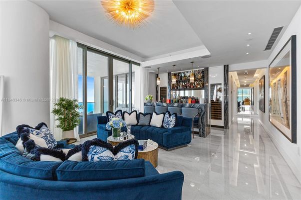 Dining room, Interior, Living room, Pendant Lights, Recessed Lighting, Water