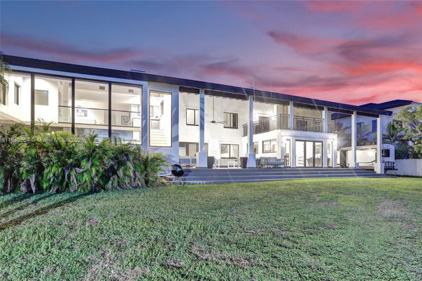 Backyard, Exterior, Facade, Modern