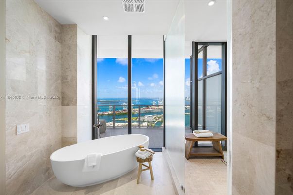 Bathroom, Free Standing Baths, Interior, Recessed Lighting, Water