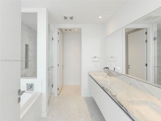 Bathroom, Dual Sink Vanities, Interior, Recessed Lighting