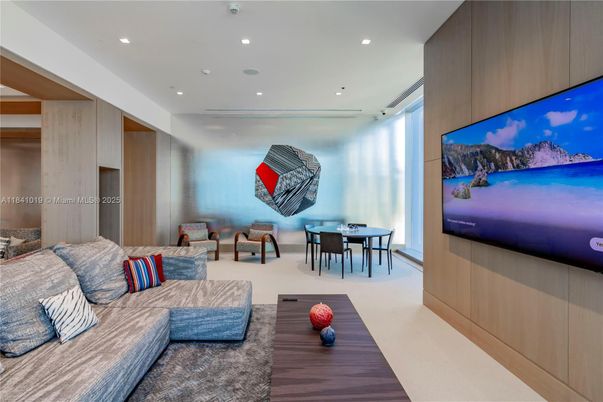 Dining room, Interior, Recessed Lighting