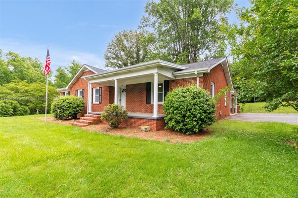 Exterior, Facade, Brick Facade, Ranch