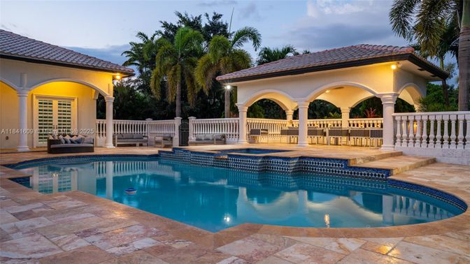 Exterior, Pool