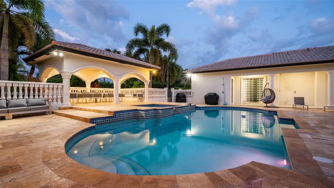 Exterior, Pool