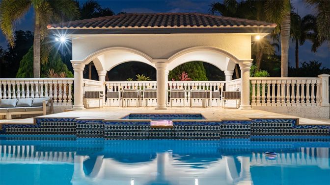 Exterior, Pool